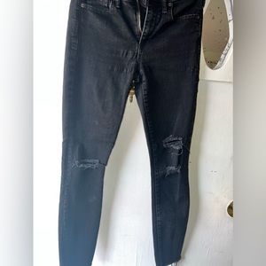 Gap 1969 True Skinny Destroyed Ripped Black Jeans Women's Size 25 Raw Hem